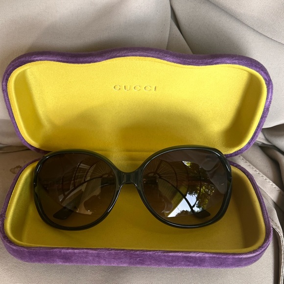 GUCCI OVERSIZED SUNGLASSES - Picture 3 of 15
